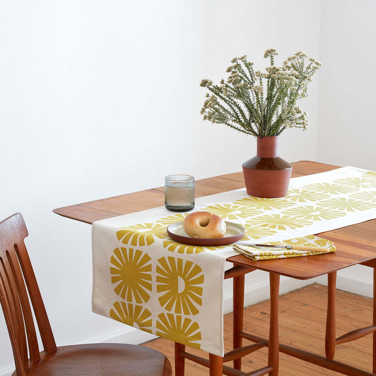 Skinny-laMinx-Table-Runner-Sunshine-Gold.jpg