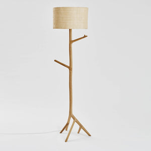 Umthi-standing-lamp-oak_9bb91875-f01f-4791-b6e0-716e3b45e429.jpg